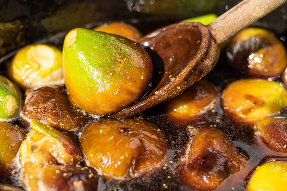 Poached Pears & Oud - Gourmand Pear & Oud Candle